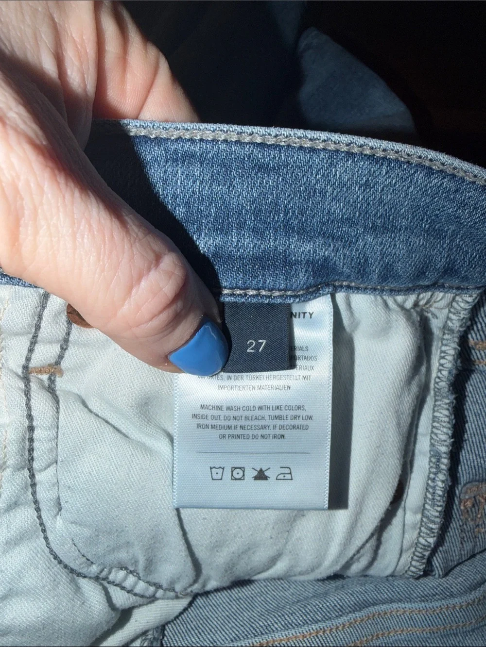 Citizens of Humanity Rocket Ankle Medium Blue Wash Distressed jeans. Size 27.